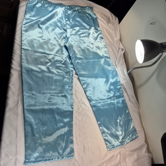 NWOT Vintage Kathryn Blue Satin Embroidered PJ Set Pajamas Sleepwear Large. - Picture 9 of 16